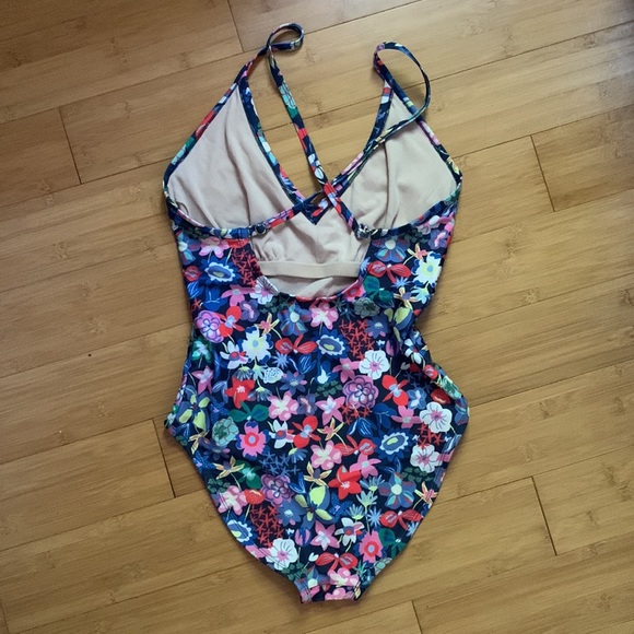 Tea Collection Women’s floral one piece swimsuit, size small - Picture 3 of 5